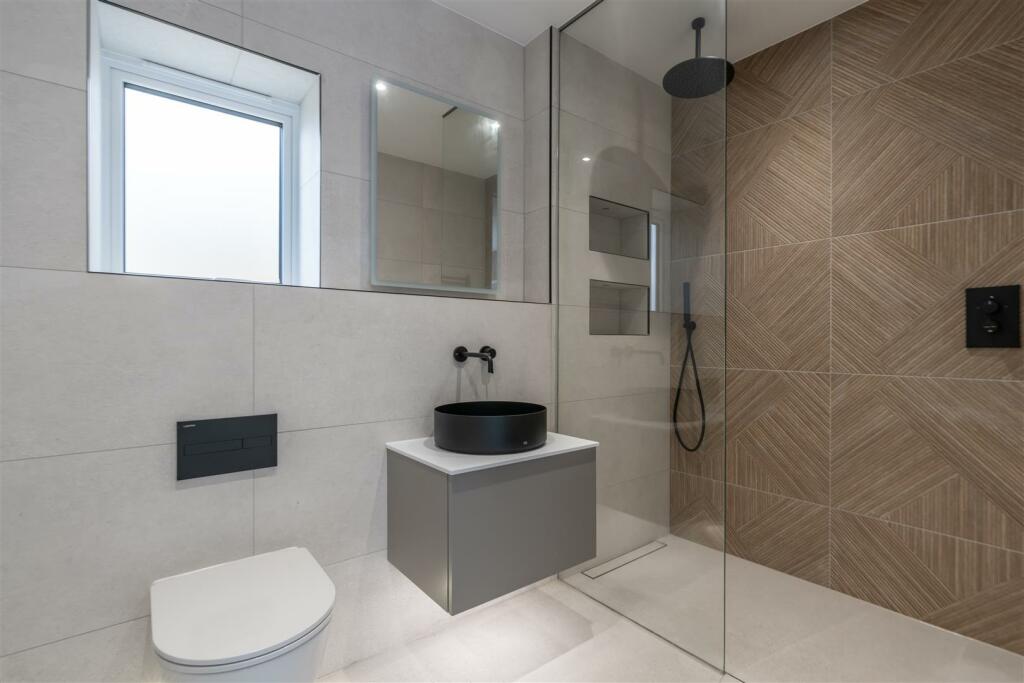 Additional property image - Dorset Lake Avenue, Lilliput