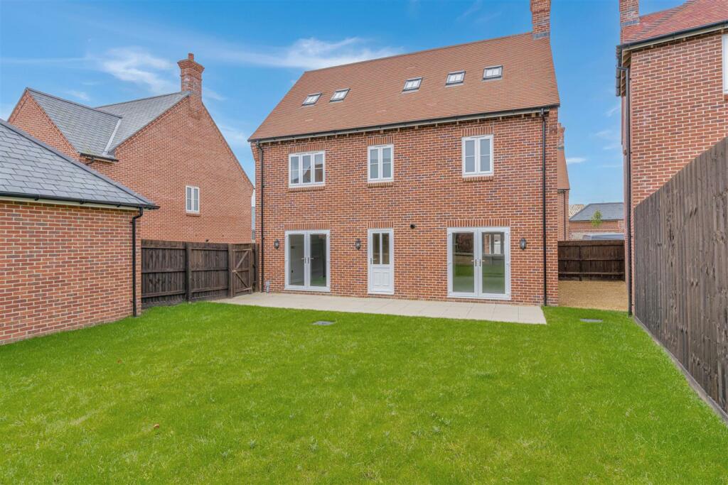 Additional property image - Kestrel Close, Wimborne Minster