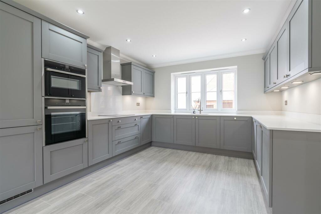 Additional property image - Kestrel Close, Wimborne Minster