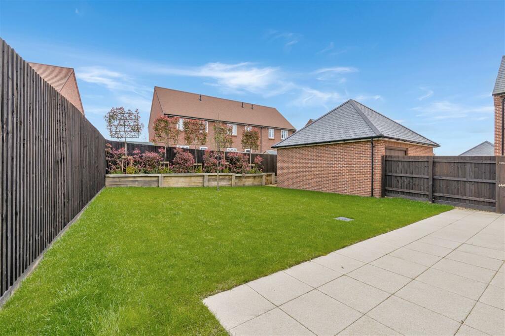 Additional property image - Kestrel Close, Wimborne Minster