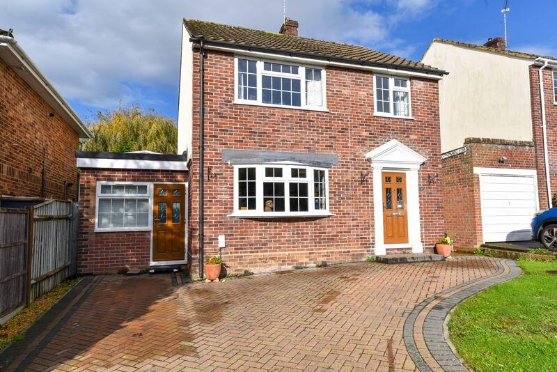 3 bedroom detached house for sale in Highfield Avenue, Waterlooville, PO7