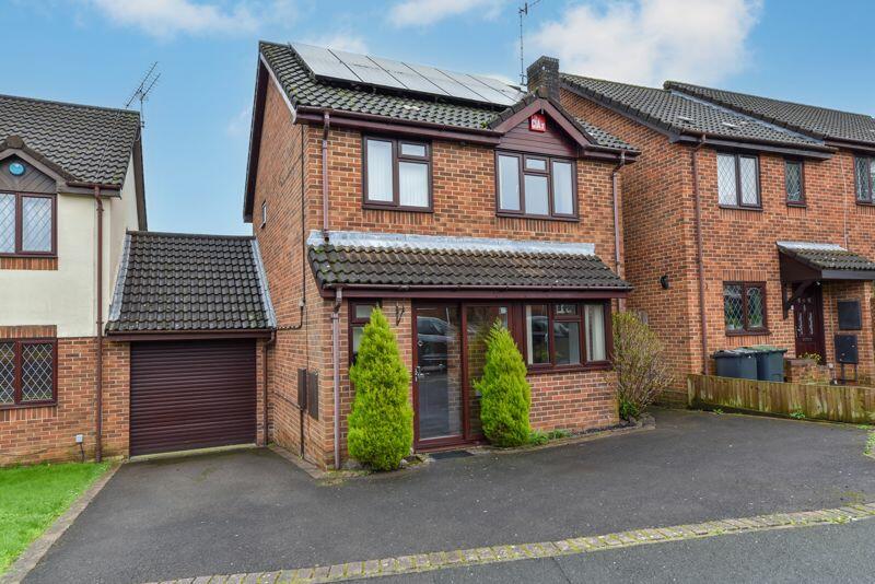 3 bedroom detached house for sale in Harkness Drive, Waterlooville, PO7