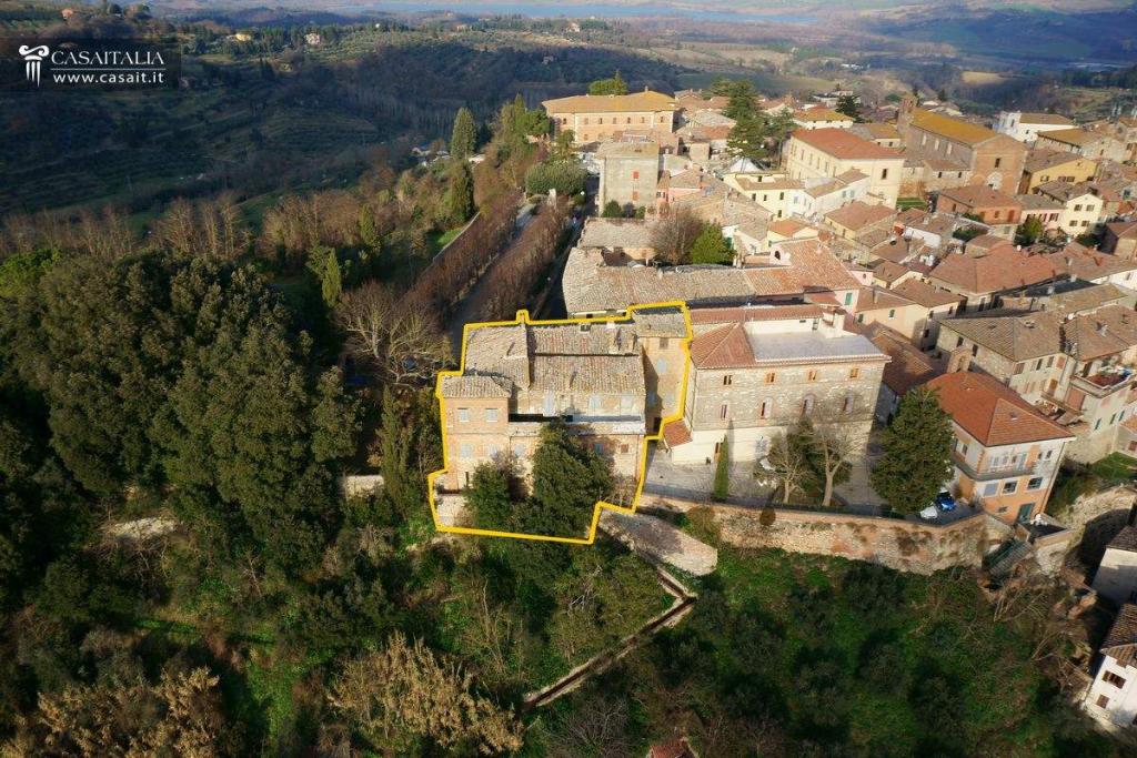 9 bedroom town house for sale in Tuscany, Siena, Chiusi, Italy