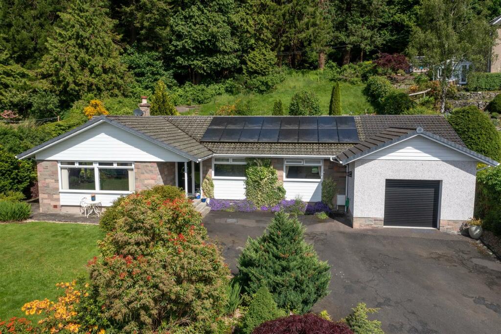 4 bedroom detached bungalow for sale in Fairloans, Langlands Road