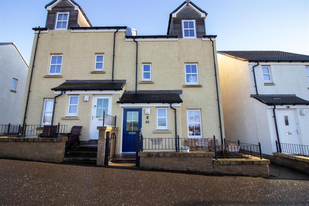 Main image of property: 30 Knoll Park, Galashiels, TD1 2TF