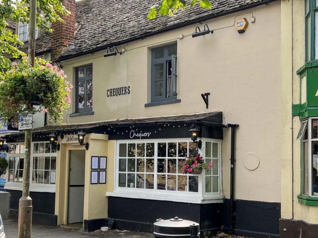 Pub to lease in Witney, Oxfordshire Fully Fitted Pub To Let Nil