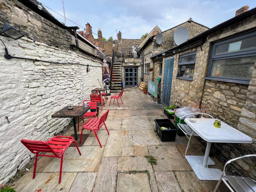 Pub to lease in Witney, Oxfordshire Fully Fitted Pub To Let Nil