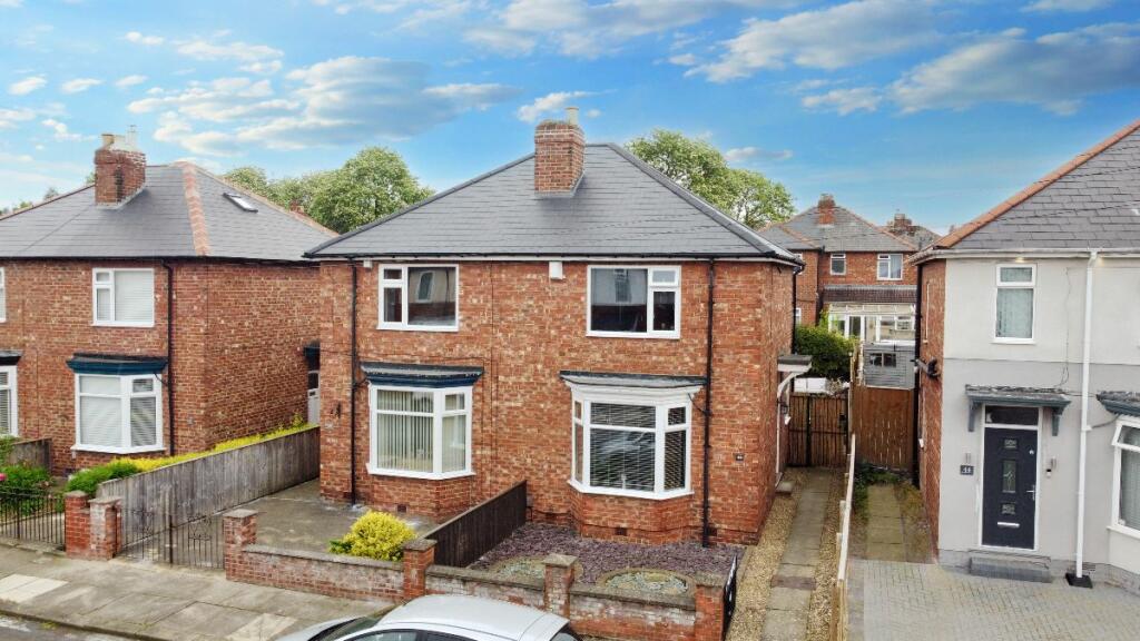 2 bedroom semidetached house for sale in Bensham Road, Darlington, DL1