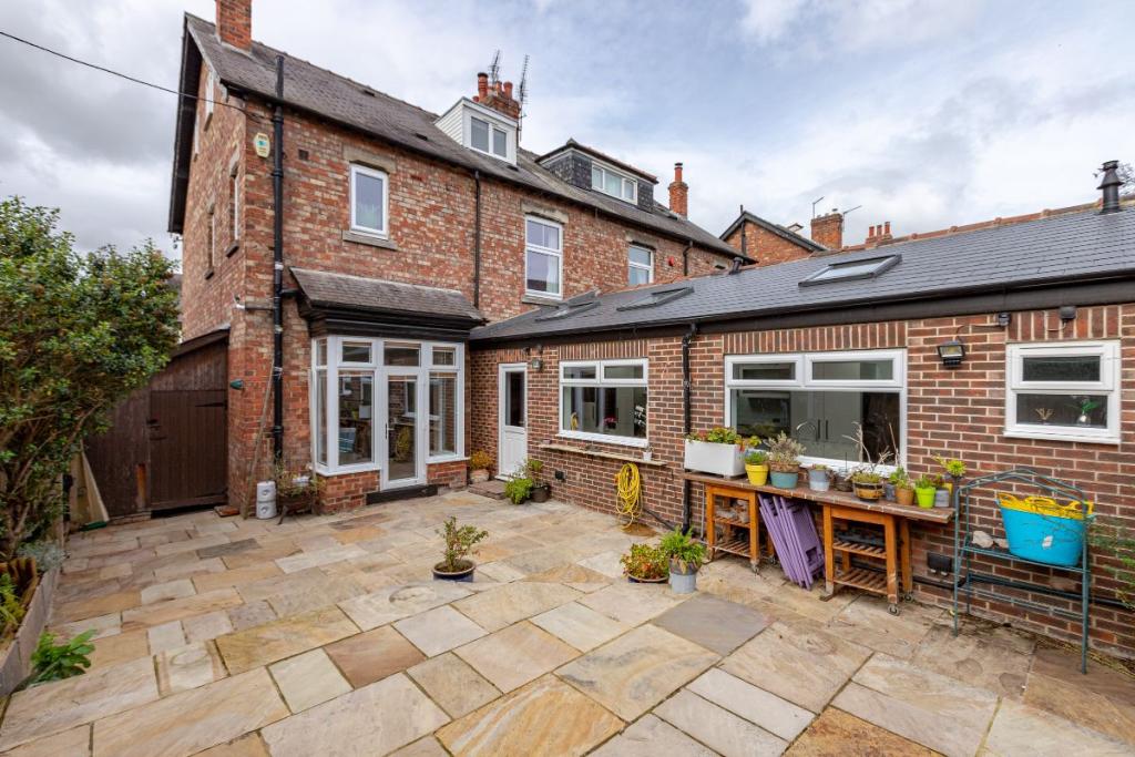 5 bedroom semidetached house for sale in Bracken Road, Darlington, DL3