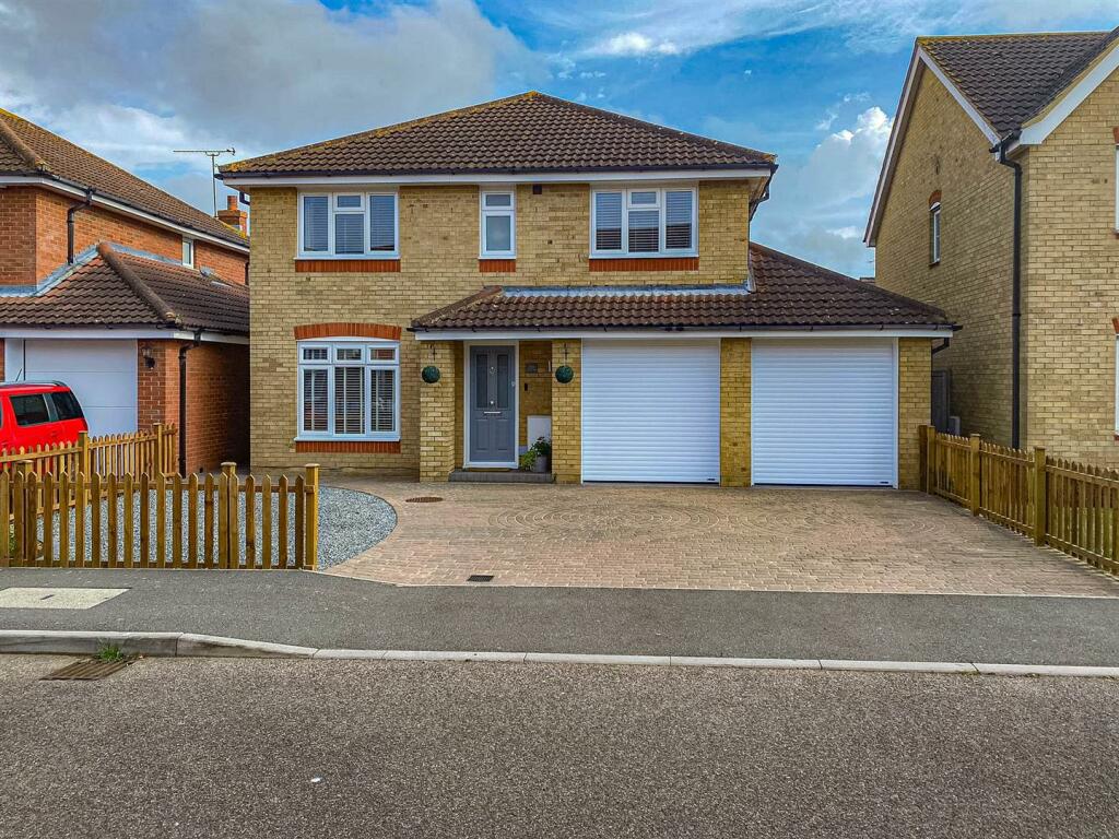 4 bedroom detached house for sale in Lavender Drive, Southminster, CM0
