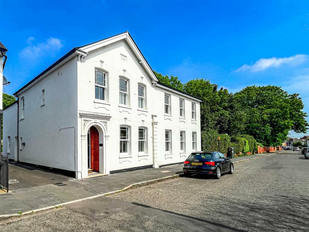 1 bedroom apartment for sale in Station Road, Southminster, CM0