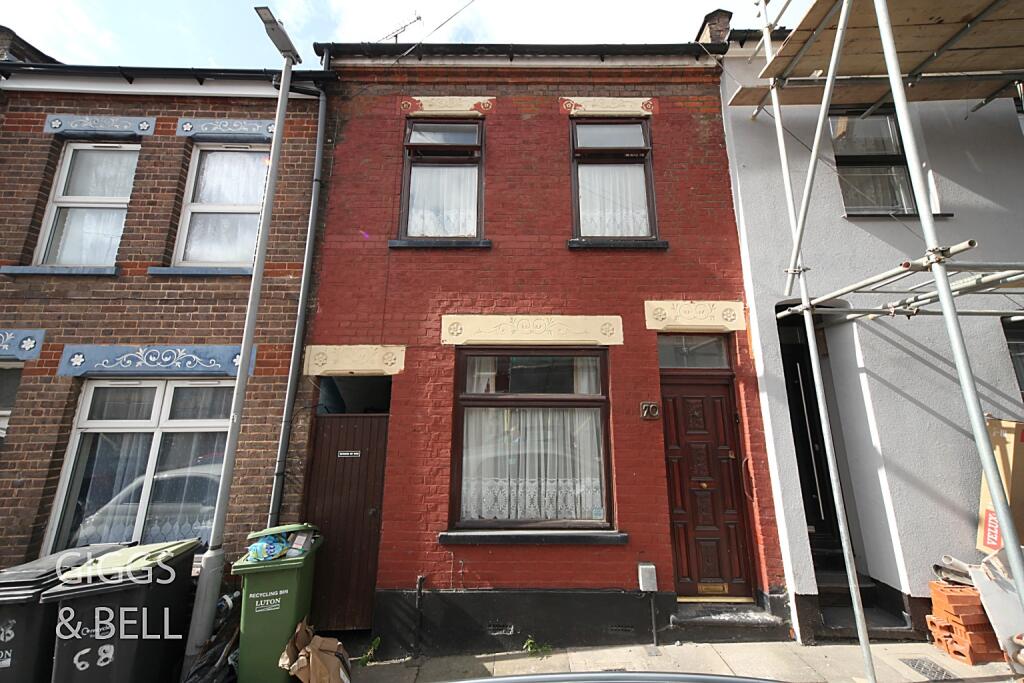 Main image of property: Warwick Road West, Luton, Bedfordshire, LU4