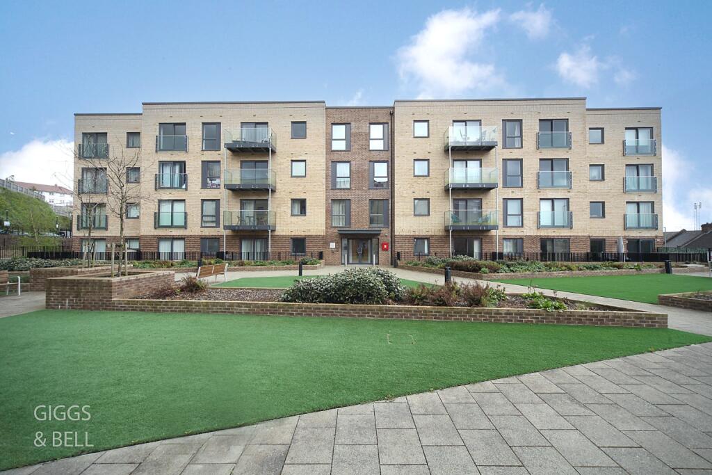 2 bedroom apartment for sale in Wilson Court, Stirling Drive, Luton, Bedfordshire, LU2