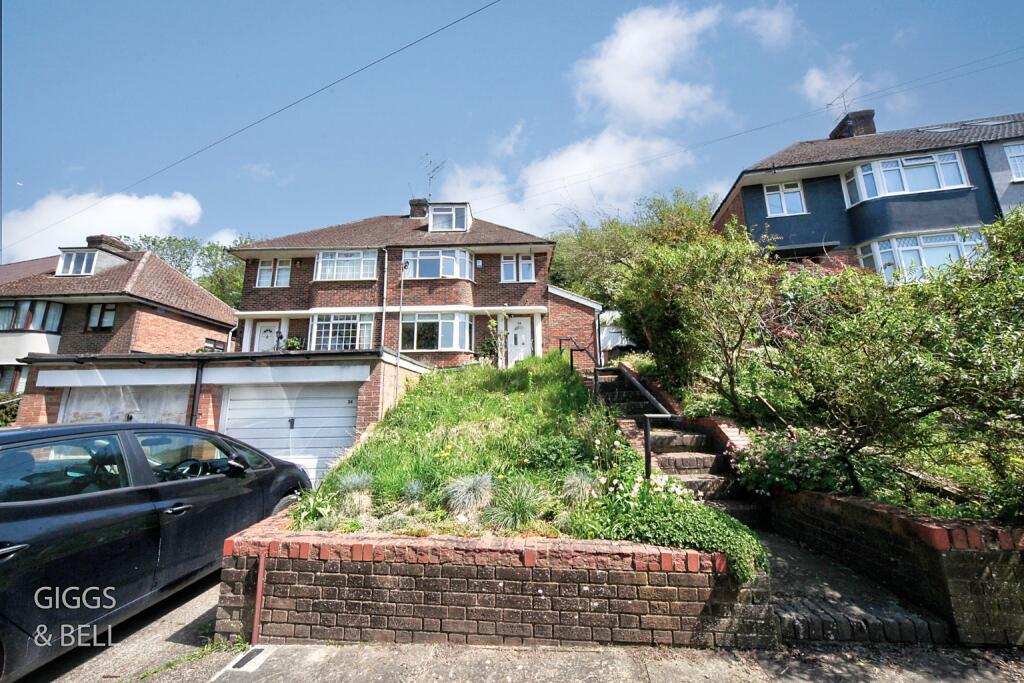 Main image of property: Knoll Rise, Luton, Bedfordshire, LU2