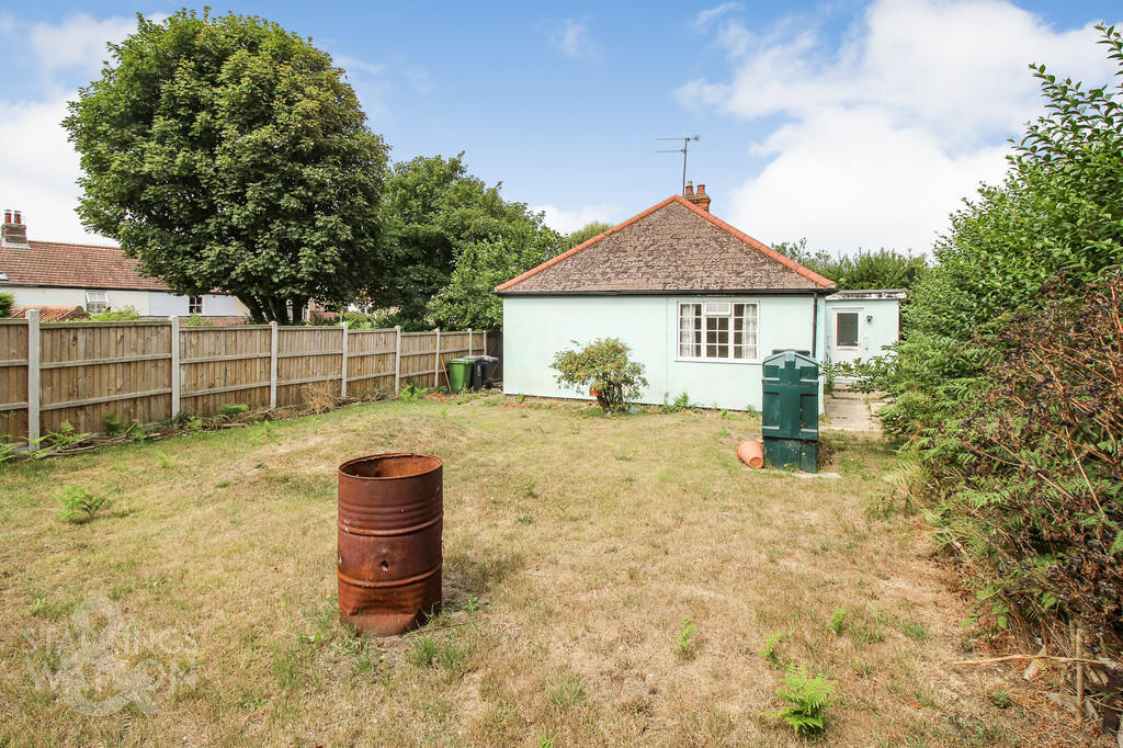 2 bedroom detached bungalow for sale in King Street, Wintertononsea