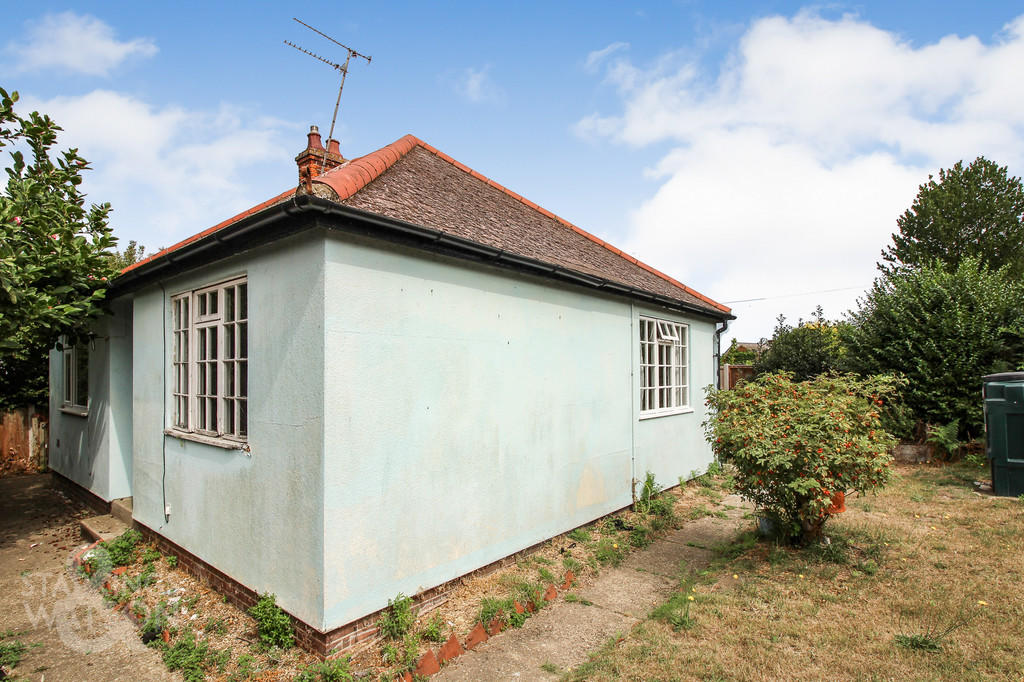 2 bedroom detached bungalow for sale in King Street, Wintertononsea