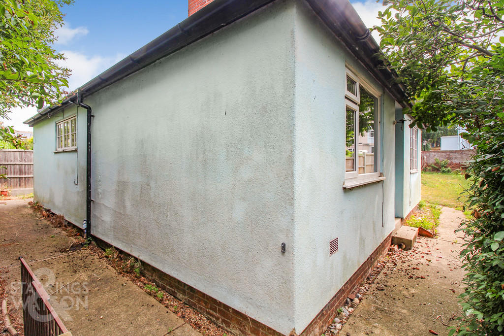 2 bedroom detached bungalow for sale in King Street, Wintertononsea, Great Yarmouth, NR29