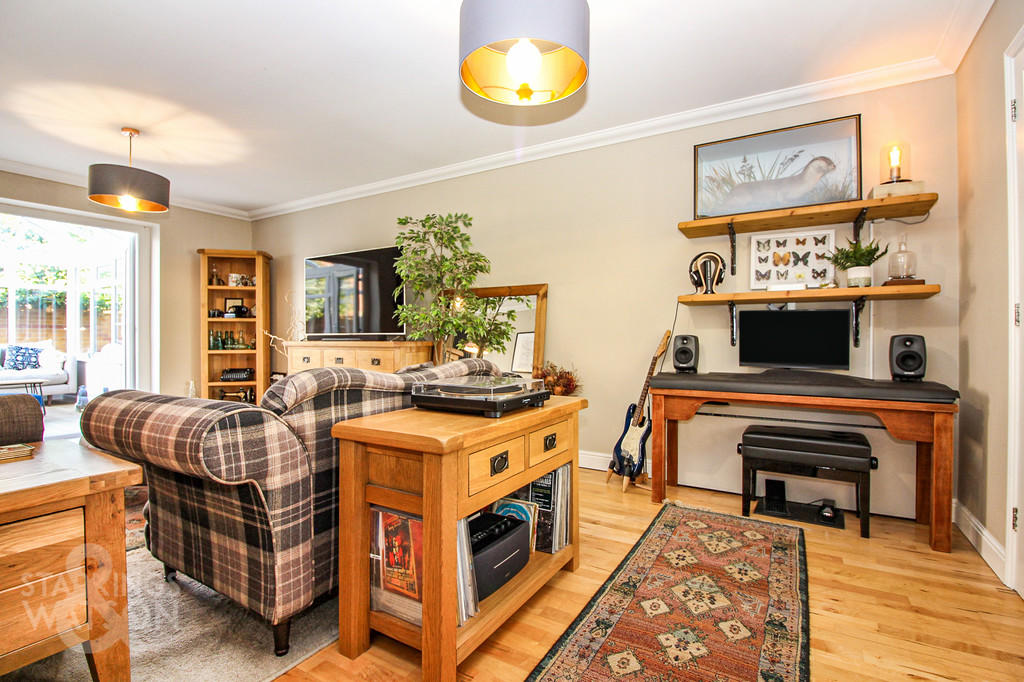 4 bedroom detached house for sale in Caraway Drive, Bradwell, Great