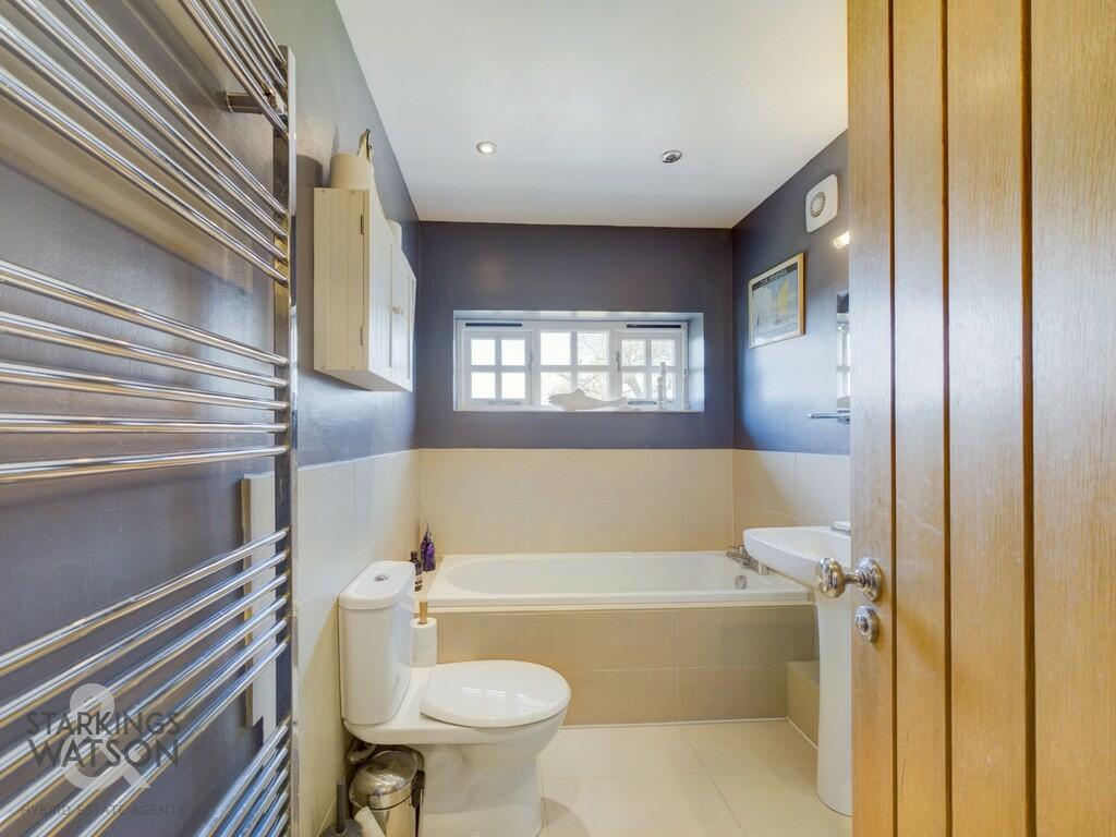 4 bedroom detached house for sale in St. Andrews Avenue, Thorpe St