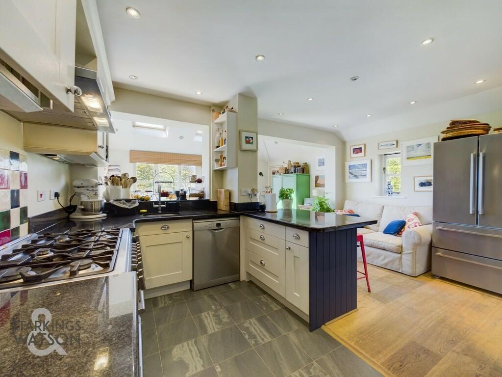 4 bedroom detached house for sale in St. Andrews Avenue, Thorpe St