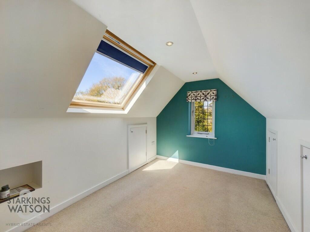 4 bedroom detached house for sale in St. Andrews Avenue, Thorpe St