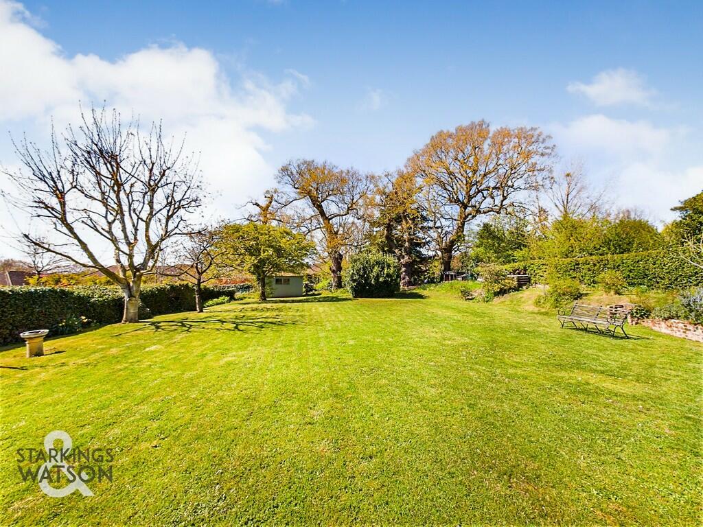 4 bedroom detached house for sale in St. Andrews Avenue, Thorpe St. Andrew, Norwich, NR7