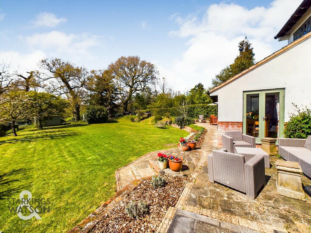 4 bedroom detached house for sale in St. Andrews Avenue, Thorpe St. Andrew, Norwich, NR7