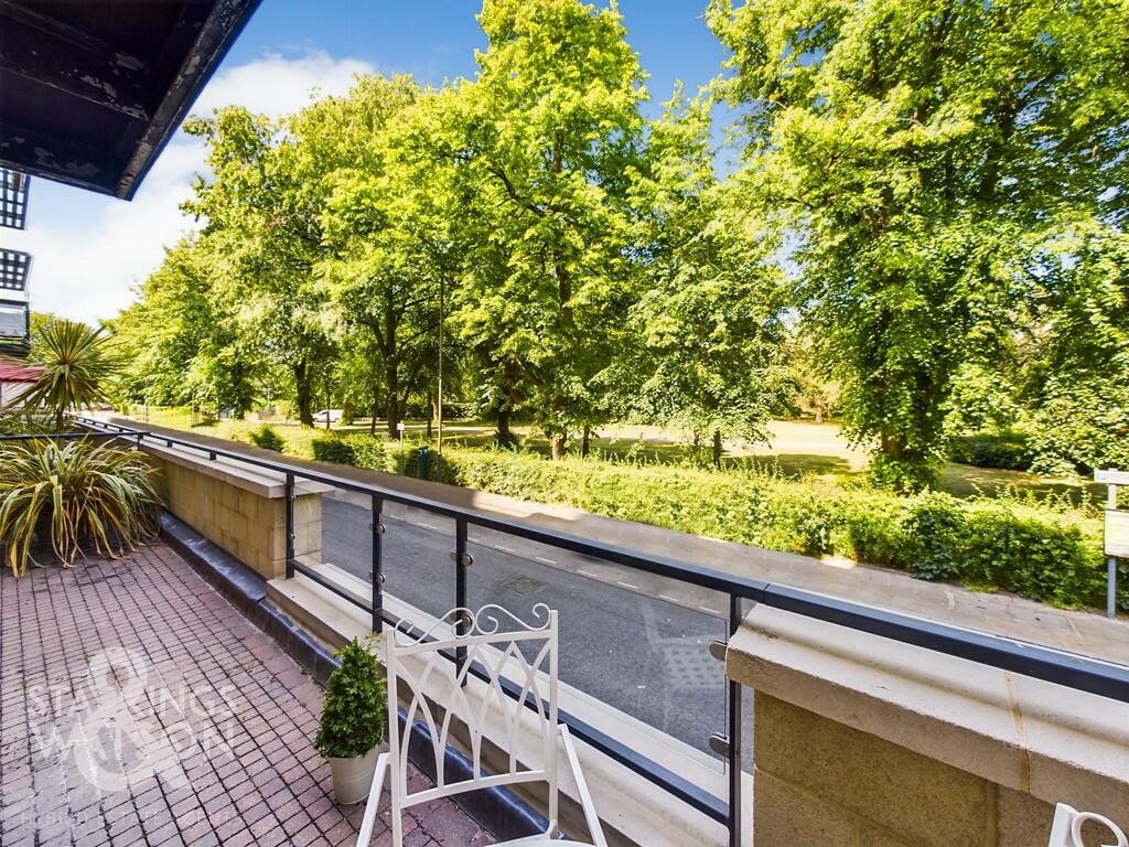 1 bedroom apartment for sale in Chapelfield East, Norwich (opposite