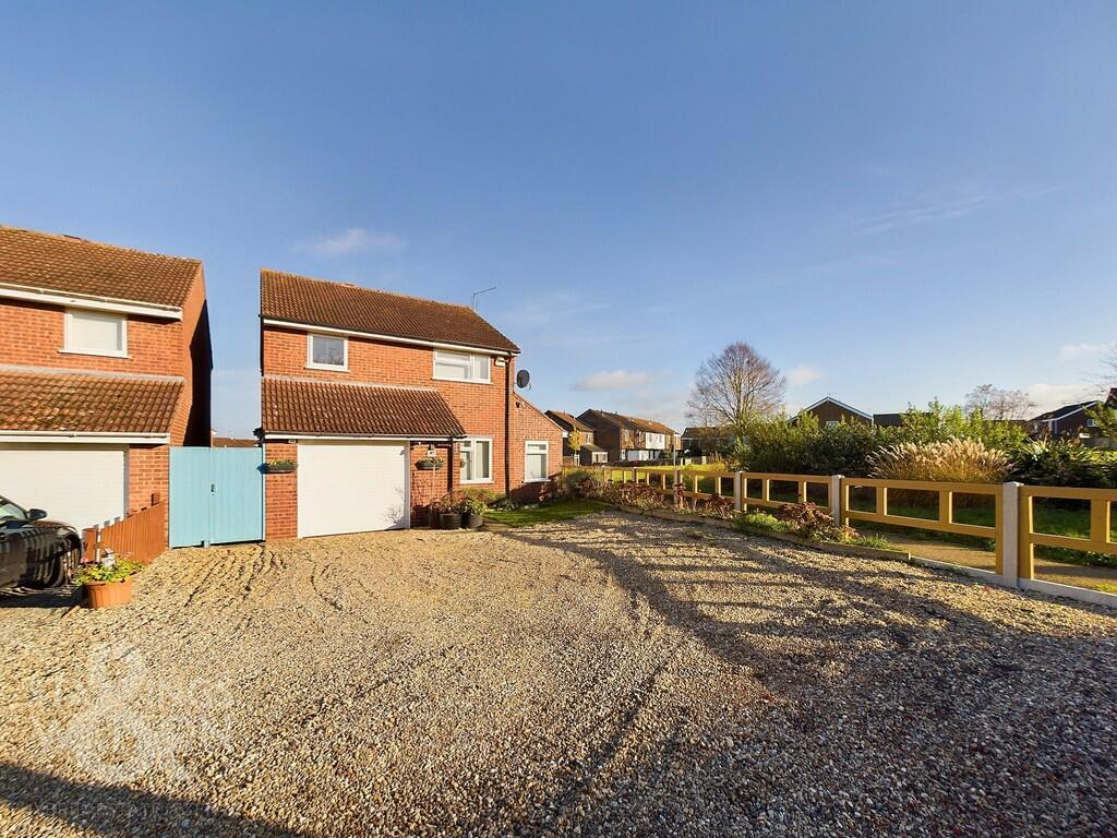 3 bedroom detached house for sale in Chestnut Avenue, Spixworth, NR10