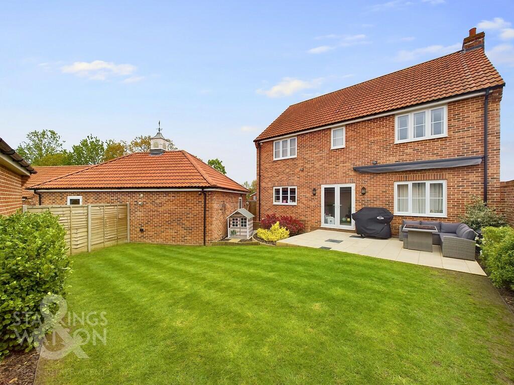 4 bedroom detached house for sale in Rookery Close, Horsford, Norwich, NR10