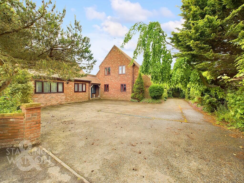 3 bedroom detached house for sale in Martham Road, Hemsby, Great