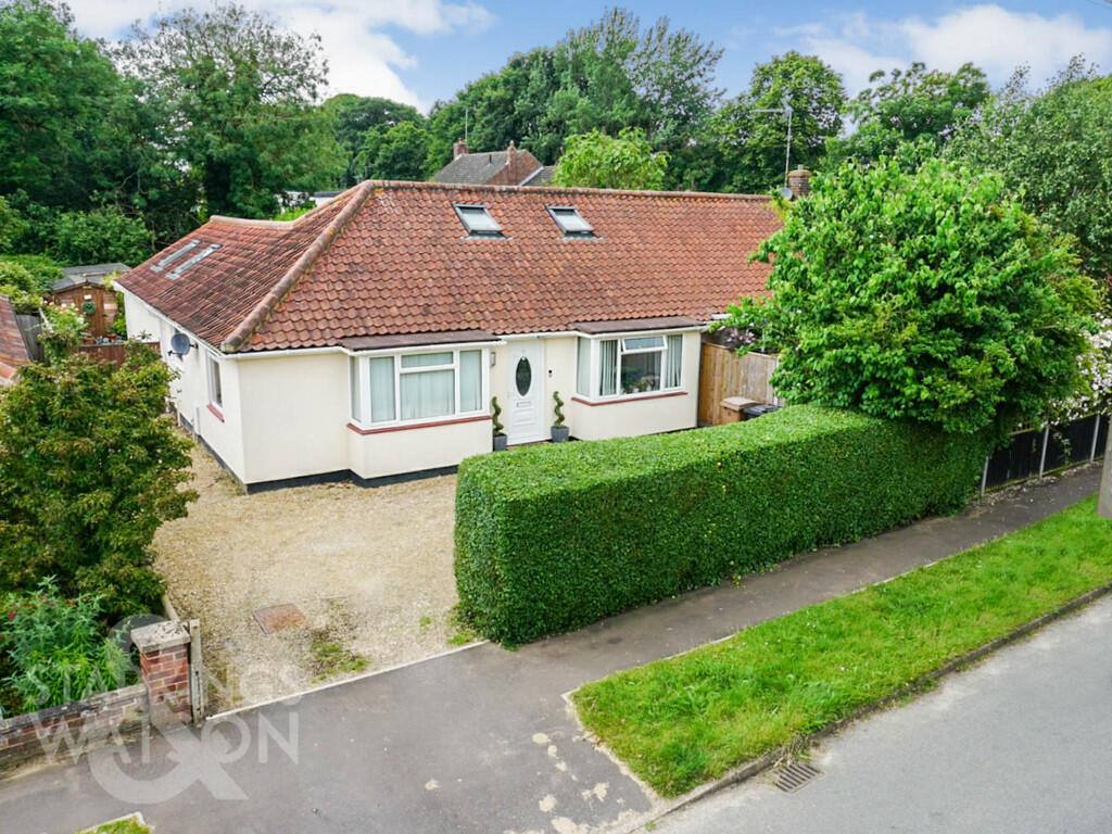 4 bedroom chalet for sale in Acacia Road, Thorpe St. Andrew, Norwich, NR7