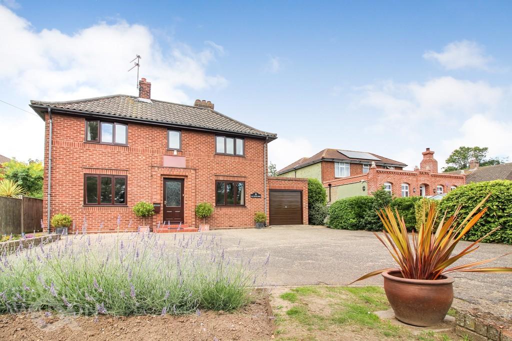 4 bedroom detached house for sale in Winterton Road, Hemsby, Great