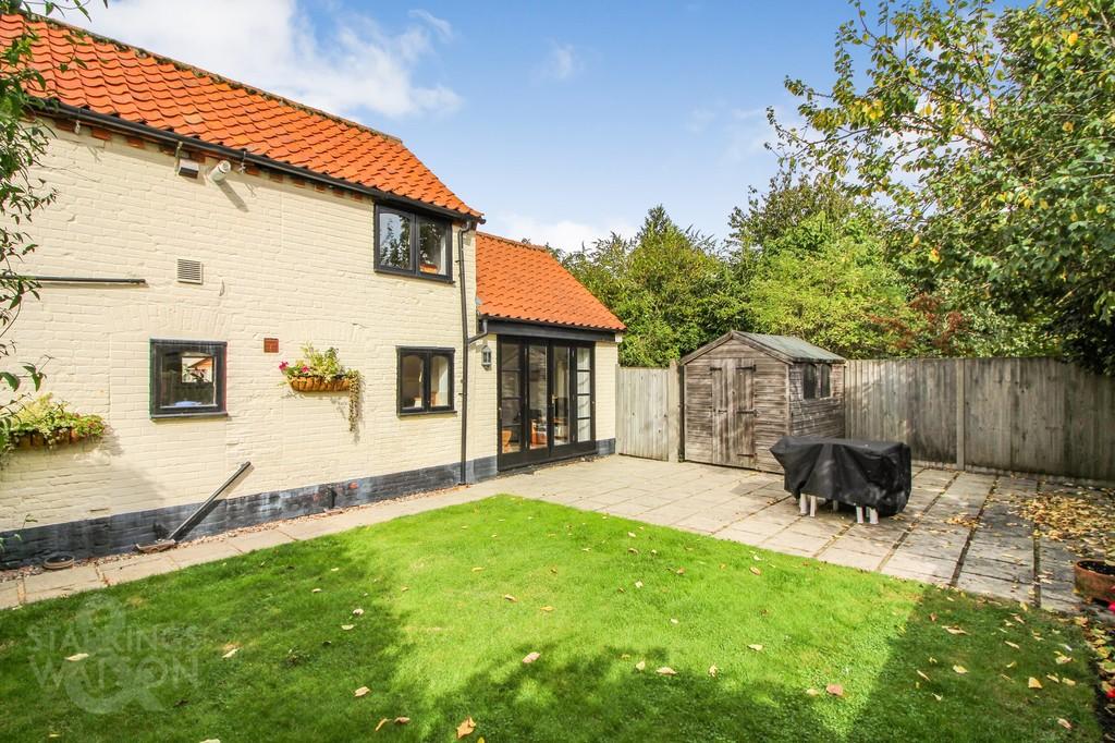 6 bedroom detached house for sale in Cottage & Annexe Woodbastwick