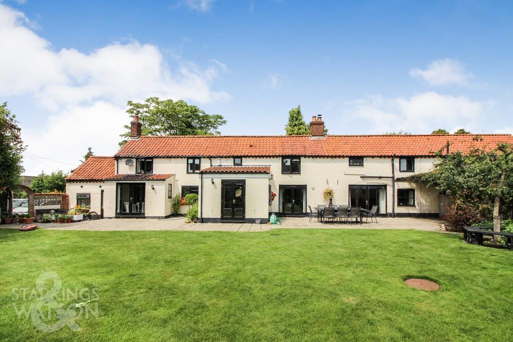 6 bedroom detached house for sale in Cottage & Annexe Woodbastwick