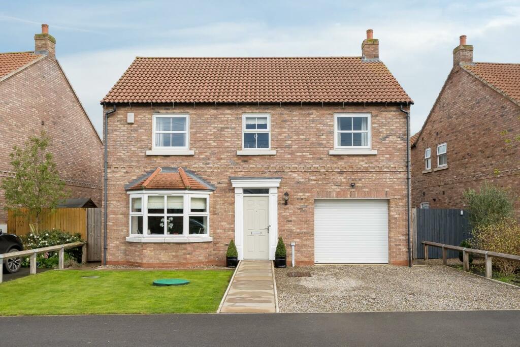 4 bedroom detached house for sale in Butter Hill View , Thirsk, YO7