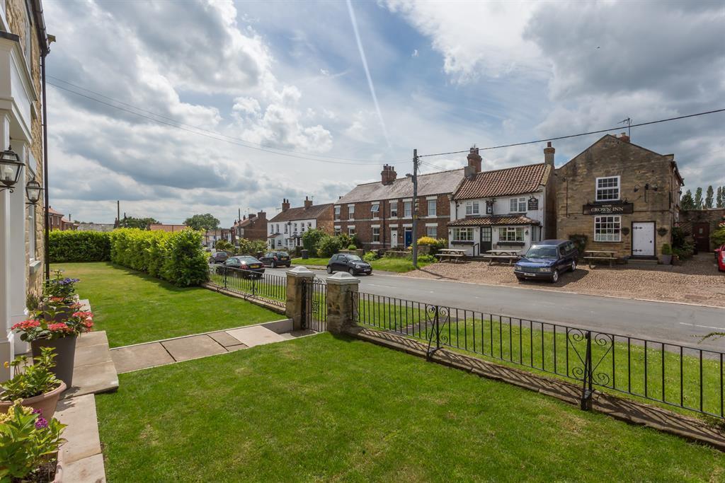 6 bedroom detached house for sale in Dishforth, Thirsk, YO7 3JU, YO7