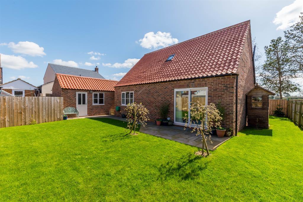 3 bedroom detached bungalow for sale in Croft Heads, Sowerby, Thirsk, YO7 1NG, YO7