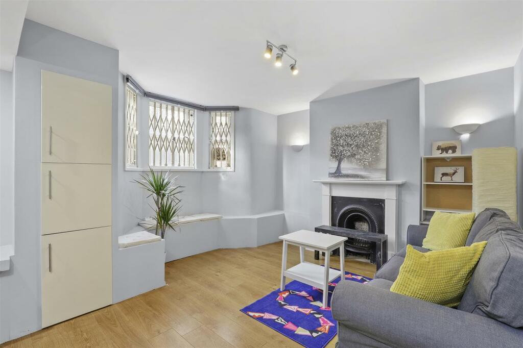 1 bedroom flat for rent in Powerscroft Road, London, E5