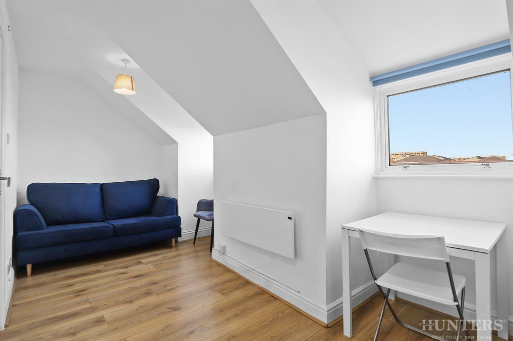 2 bedroom flat for rent in Tynemouth Road, London, N15