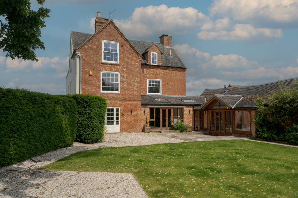 7 bedroom semidetached house for rent in Banbury Road, Stratfordupon