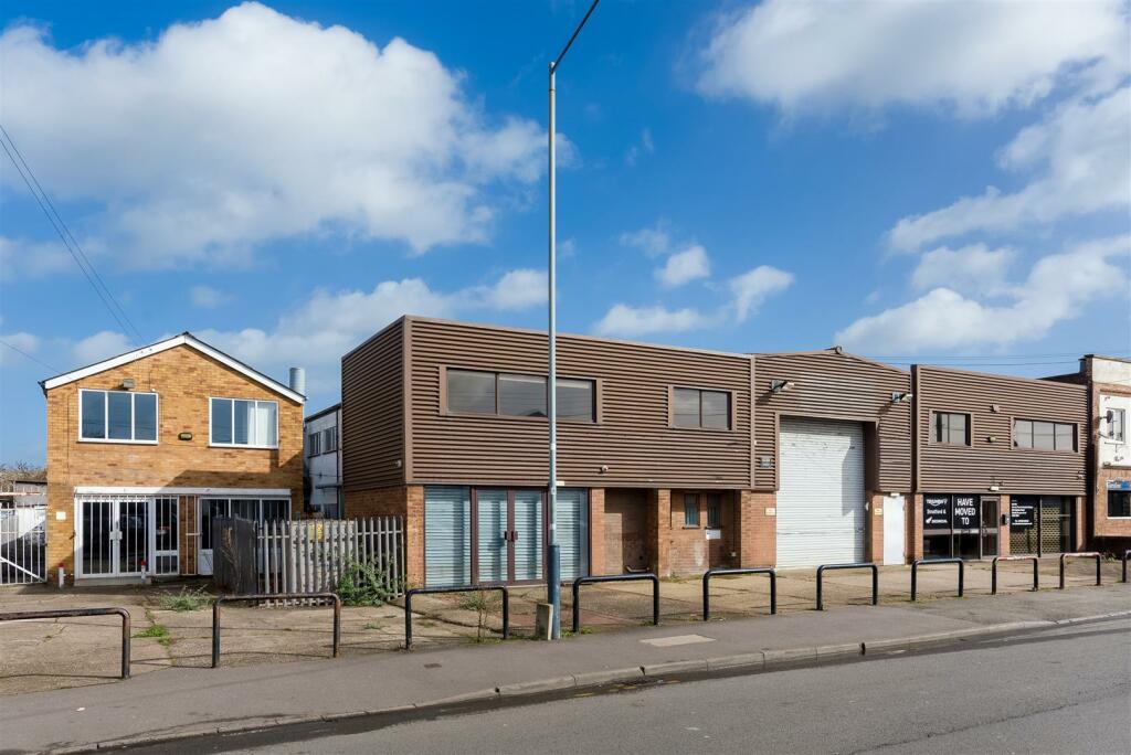 Light industrial facility to lease in Western Road, StratfordUponAvon