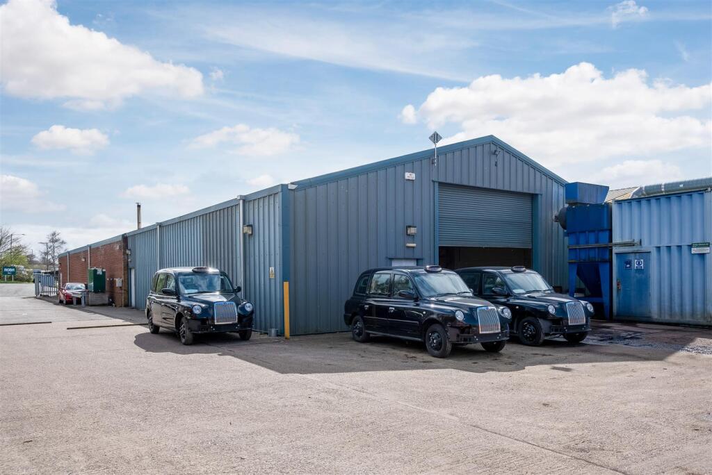 Additional property image - Tything Road, Kinwarton, Alcester B49 6EX