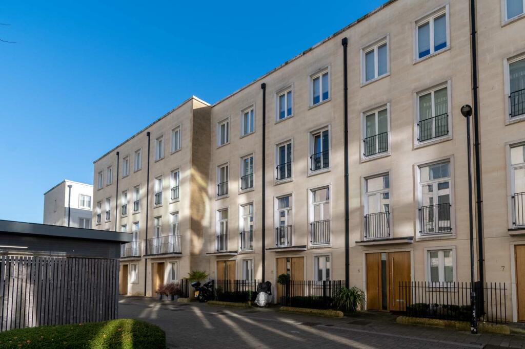3 bedroom town house for sale in Percy Terrace, Bath, BA2