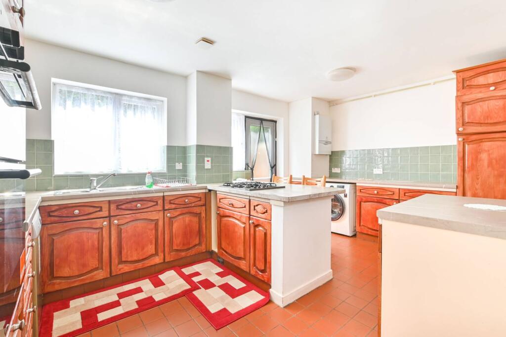 4 bedroom detached house