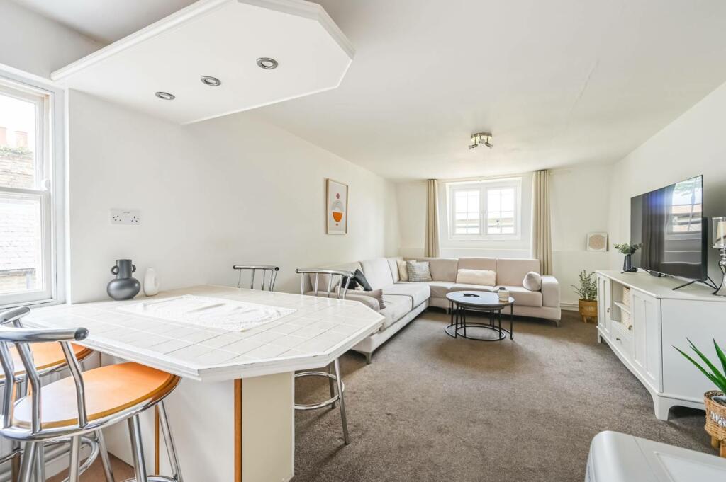 1 bedroom flat for sale in WOODSIDE GARDENS, Tottenham, London, N17