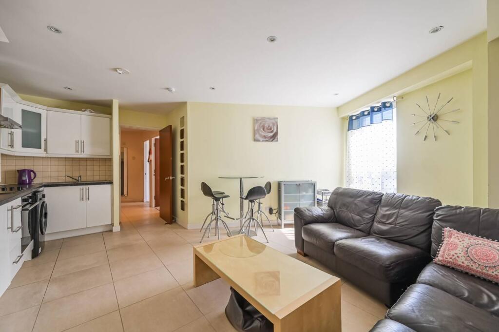 Main image of property: HIGH ROAD, Wood Green, London, N22