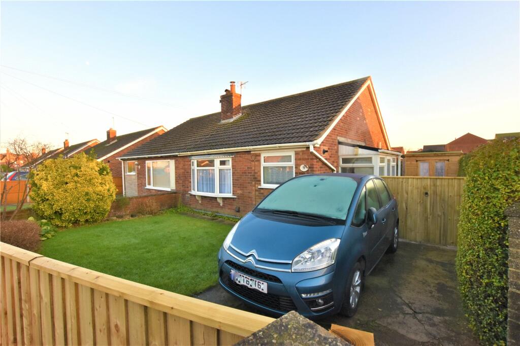 2 bedroom semidetached bungalow for sale in Links Avenue, Mablethorpe