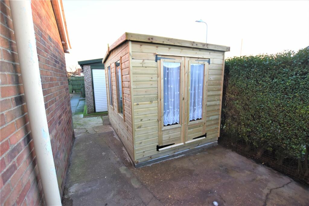 2 bedroom semidetached bungalow for sale in Links Avenue, Mablethorpe, LN12