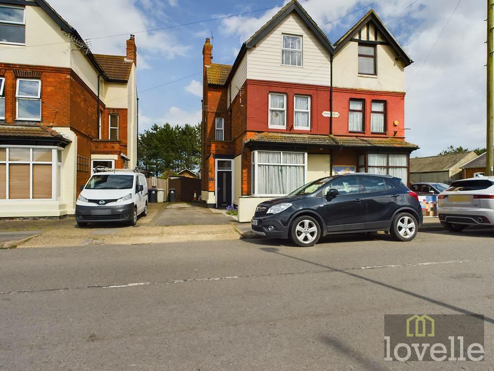 5 bedroom semidetached house for sale in Victoria Road, Mablethorpe, LN12